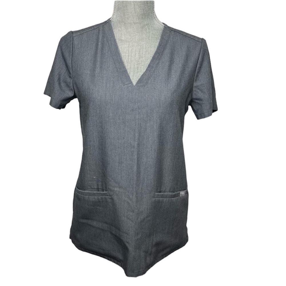 Figs Womens Size XS Casma 3 Pocket Scrub Top in Graphite Gray